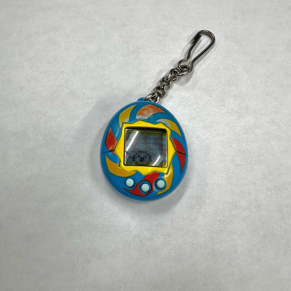 2004 Vintage Bandai V1 Gen 1 Blue Spiral Checkerboard Tamagotchi  TESTED & WORKS